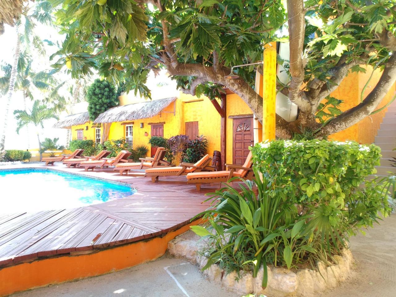 Seaside Cabanas Hotel Caye Corker Exterior foto