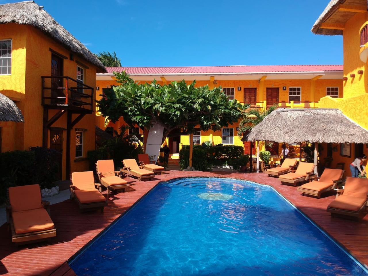 Seaside Cabanas Hotel Caye Corker Exterior foto