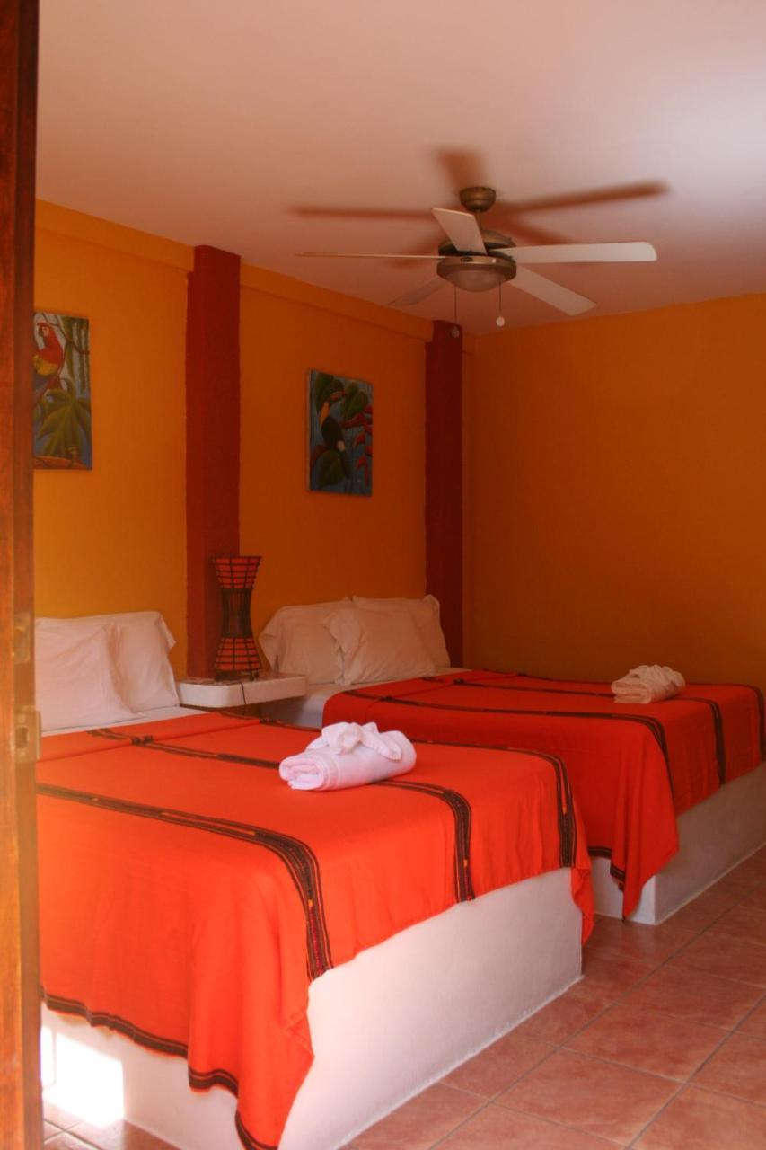 Seaside Cabanas Hotel Caye Corker Exterior foto
